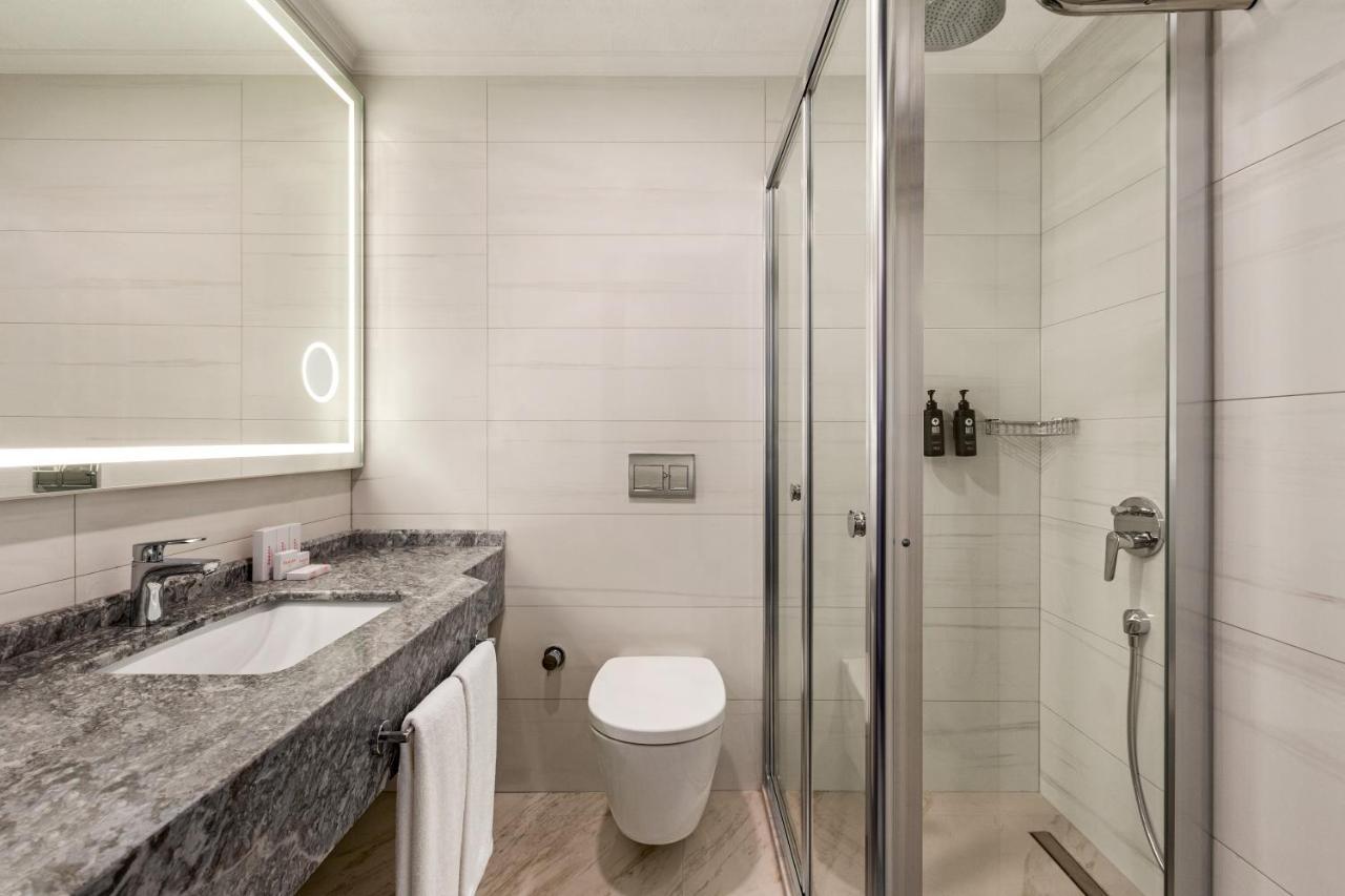 מלון Ramada By Wyndham Istanbul Umraniye מראה חיצוני תמונה