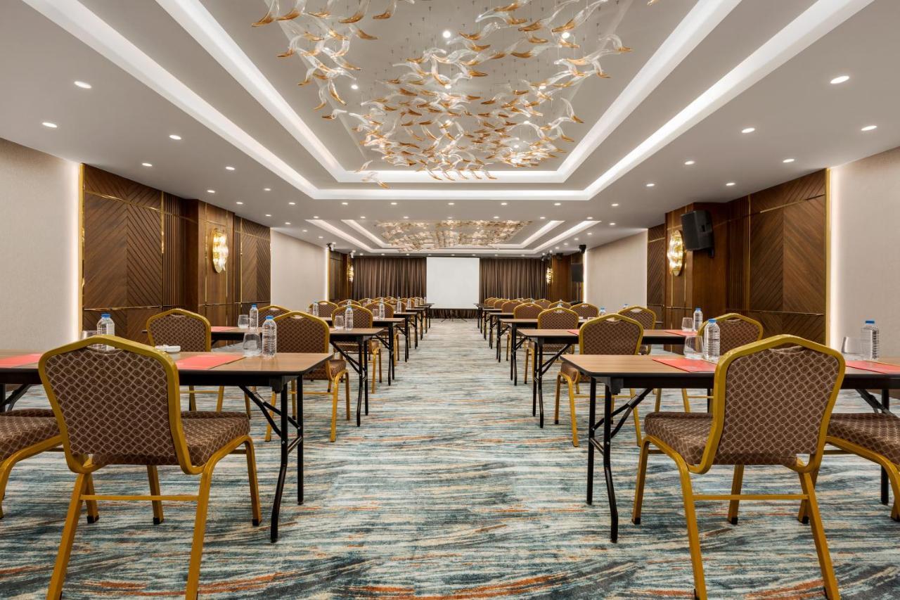 מלון Ramada By Wyndham Istanbul Umraniye מראה חיצוני תמונה